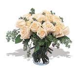 11 adet beyaz gül vazoda  Çankırı 14 şubat sevgililer günü çiçek 