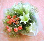  Çankırı hediye sevgilime hediye çiçek  lilyum ve 7 adet gül buket