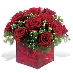  Çankırı hediye sevgilime hediye çiçek  9 adet kirmizi gül cam yada mika vazoda 