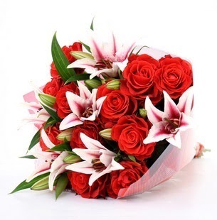  Çankırı çiçek gönderme  3 dal kazablanka ve 11 adet kırmızı gül
