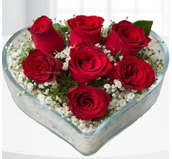 Kalp içerisinde 7 adet kırmızı gül  Çankırı çiçekçiler 